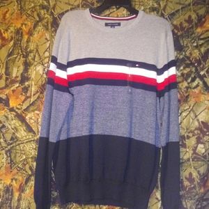 Tommy Hilfiger long sleeve shirt/sweater
